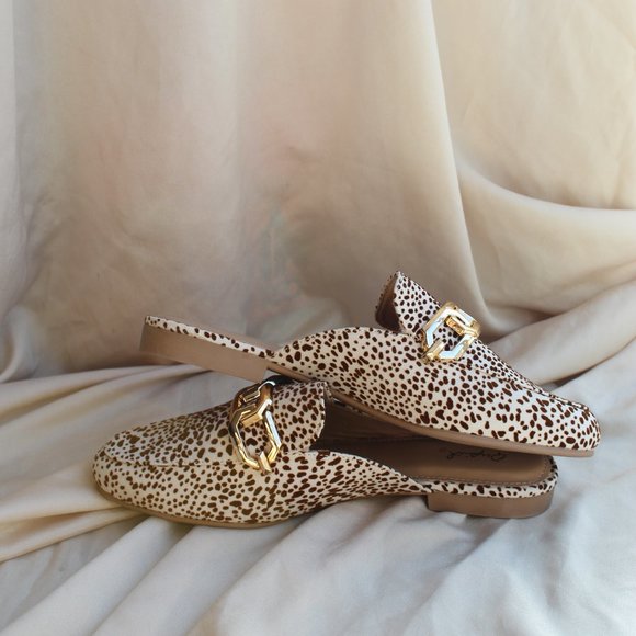 🚨FEW PAIRS LEFT// Leopard Print Chain Loafer Flat - Picture 3 of 6